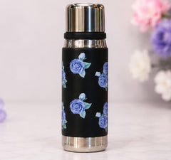 Premium Stainless Steel Water Bottle 550ml – Double Wall Vacuum Insulated Floral Flask | Hot & Cold Thermos with Cup Lid | BPA-Free Leak-Proof Bottle for Travel, Office & Gym (Random Color)